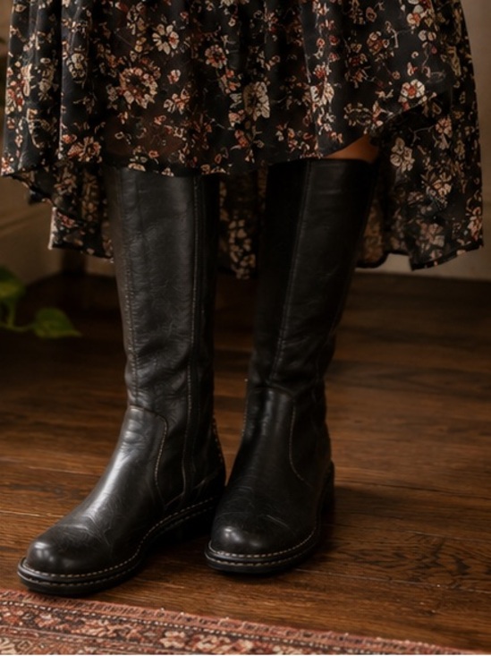 Born Shoes - Born Leather Tall Boots
Size: 8 / EU 39 Black